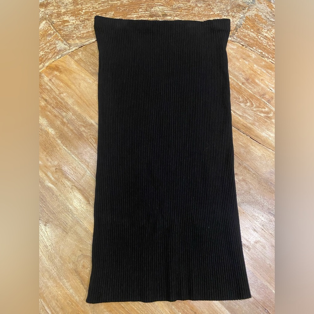 Club Monaco M Black Ribbed Stretch Skirt